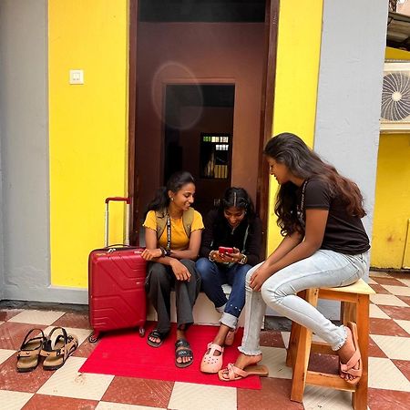 Hostel Gandhi Thiruvananthapuram Екстериор снимка